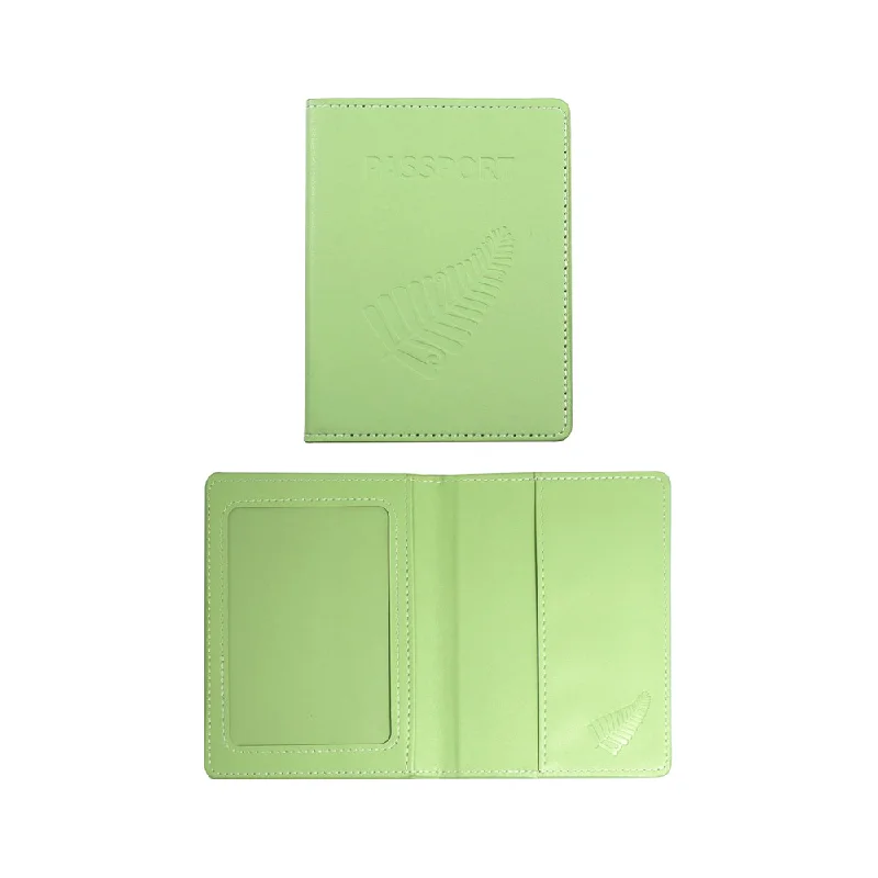 - Foldable and portable cat bagPassport Holder Fern Green